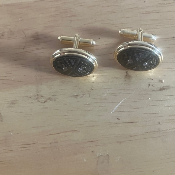 Gold and Black Cufflinks - Picture 2 of 3